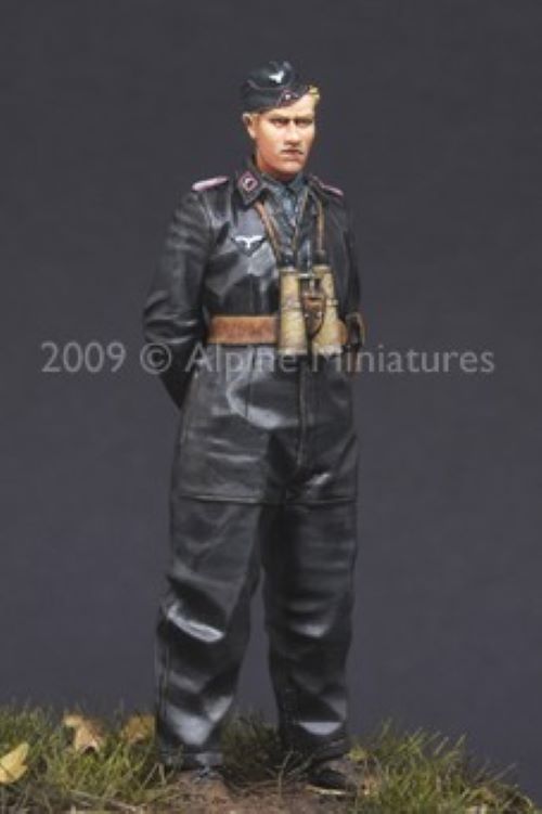 ALPINE MINIATURES 1:35 SET 35084 WWII GERMAN HEER PANZER CREW #1 (1 FIGURE)