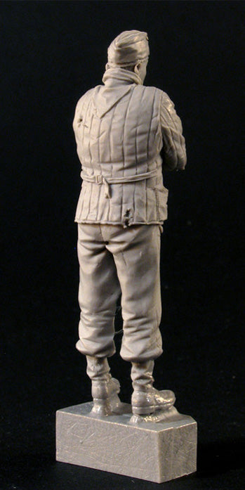 BRAVO*6 35102 WORLD WAR II FROZEN GERMAN TANKER SOLDIER  1941-45 (1 FIGURE)