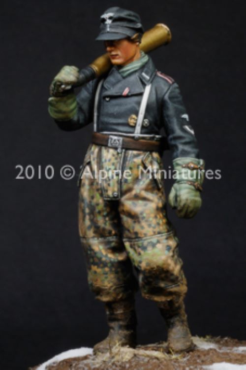 ALPINE MINIATURES 1:35 SET 35105 WWII GERMAN PANTHER CREW #1 (1 FIGURE)