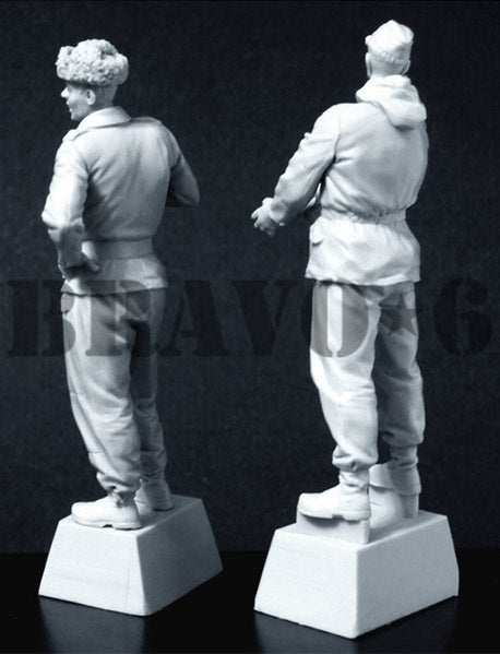 BRAVO *6 35106 WORLD WAR II FROZEN GERMAN TANKERS HALB-UND HALB (2 FIGURES)