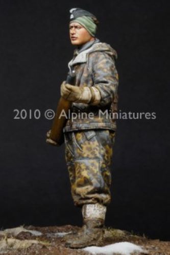 ALPINE MINIATURES 1:35 SET 35106 WWII GERMAN PANTHER CREW #2 (1 FIGURE)