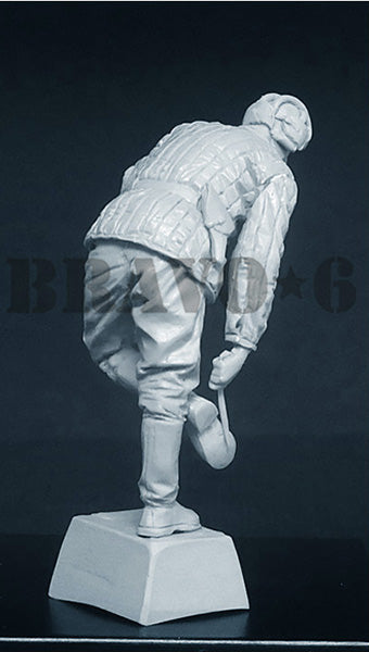 BRAVO *6 35137 WORLD WAR II SOVIET SOLDIER CHERNOZEM (1 FIGURE)