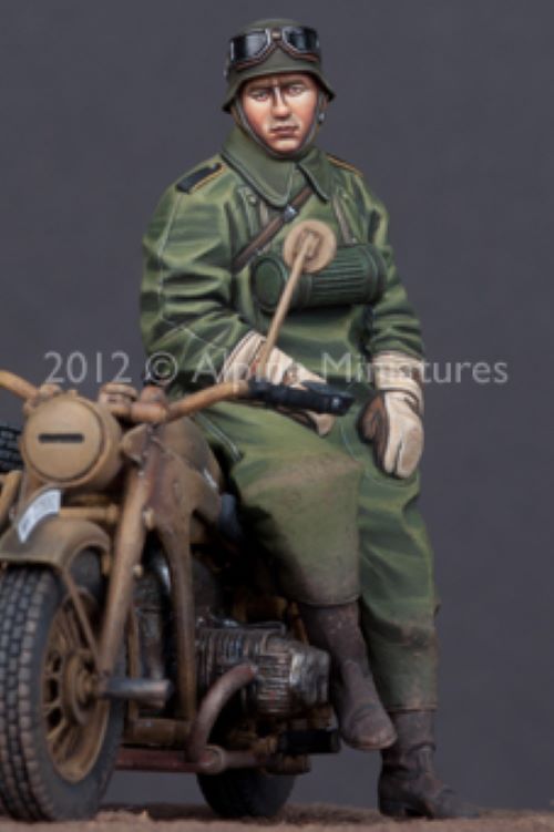 ALPINE MINIATURES 1:35 SET 35142 WWII GERMAN MOTORCYCLE DRIVER (1 FIGURE)