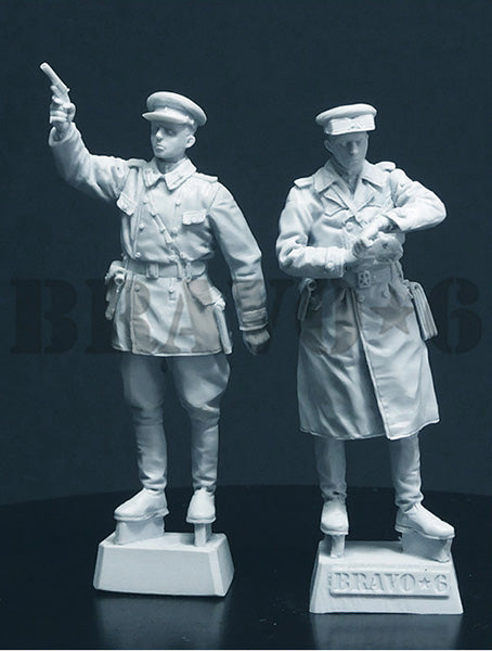 BRAVO *6 35149 WORLD WAR II RUSSIAN SOLDIERS "THE GREEN FLARE!" (2 FIGURES)