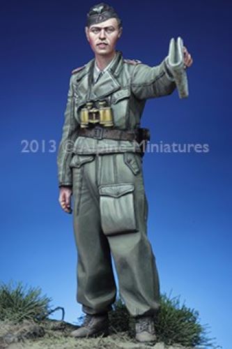 ALPINE MINIATURES 1:35 SET 35149 WWII GERMAN NCO sPzAbt 502 (ONE FIGURE-2 HEADS)