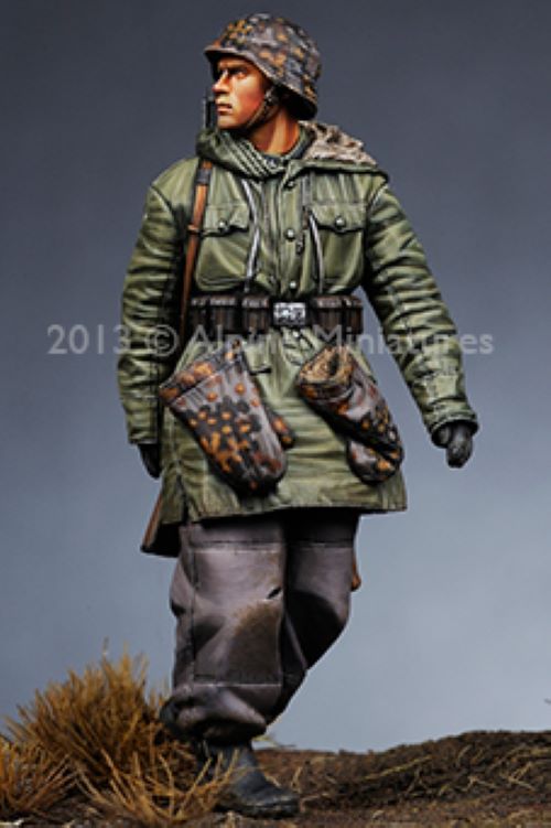 ALPINE MINIATURES 1:35 SET 35151 WWII GERMAN WSS GRENADIER  (1 FIGURE)