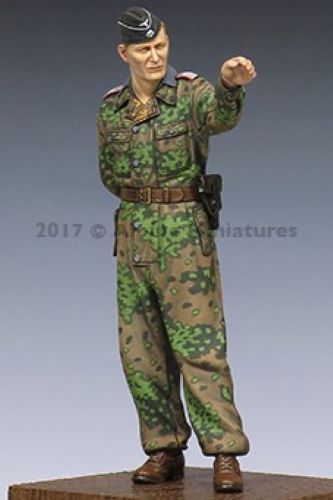 ALPINE MINIATURES 1:35 SET 35233 WWII GERMAN WSS PANZER OFFICER AT KURSK #2