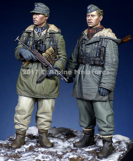 ALPINE MINIATURES 1:35 SET 35237 WWII WSS GRENADIERS KHARKOV SET (2 FIGURES)