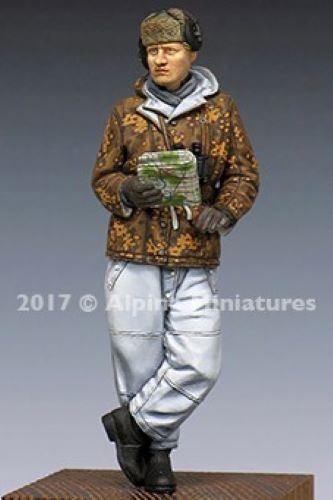 ALPINE MINIATURES 1:35 SET 35238 WWII GERMAN WSS PANZER COMMANDER WINTER