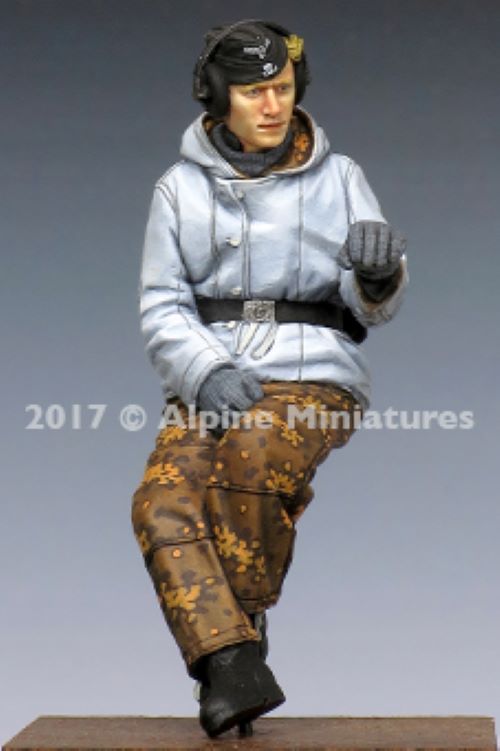 ALPINE MINIATURES 1:35 SET 35239 WWII WSS PANZER GUNNER WINTER (1 FIGURE)