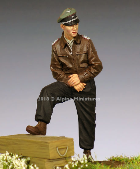 ALPINE MINIATURES 1:35 SET 35253 WWII GERMAN WSS PANZER OFFICER 1944-45