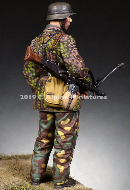 ALPINE MINIATURES 1:35 SET 35266 WWII GERMAN MG GUNNER 12 SS "HJ" (1 FIGURE)