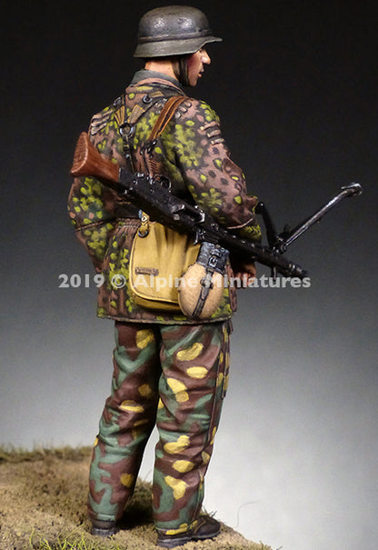 ALPINE MINIATURES 1:35 SET 35266 WWII GERMAN MG GUNNER 12 SS "HJ" (1 FIGURE)