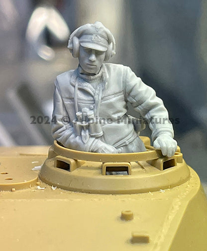 ALPINE MINIATURES 1:35 SET 35315 WWII GERMAN PANZER COMMANDER (1 FIGURE/2HEADS)