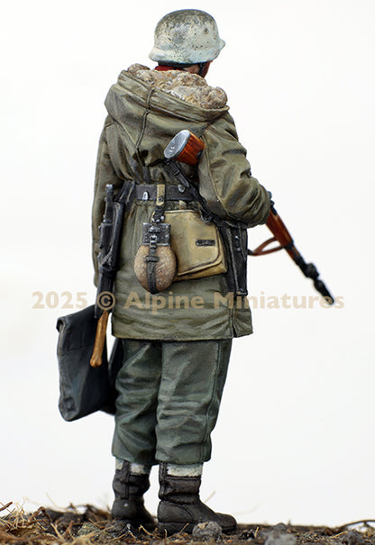 ALPINE MINIATURES 1:35 SET 35325 WWII WSS GRENADIER W/ GRENADE LAUNCHER 1 FIGURE