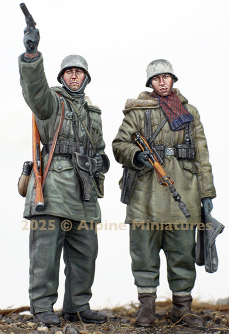 ALPINE MINIATURES 1:35 SET 35326 WWII WSS GRENADIERS KHARKOV SET (2 FIGURES)