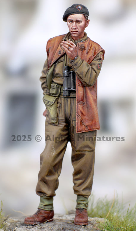 ALPINE MINIATURES 1:35 SET 35327 WWII BRITISH CW TANK OFFICER (1 FIGURE/2 HEADS)