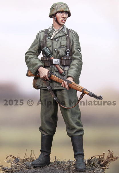 ALPINE MINIATURES 1:35 SET 35331 WWII GERMAN GRENADIER (1 FIGURE-2 HEADS)
