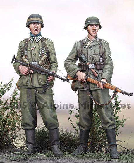 ALPINE MINIATURES 1:35 SET 35332 WWII GERMAN GRENADIER SET (2 FIGURE-4 HEADS)
