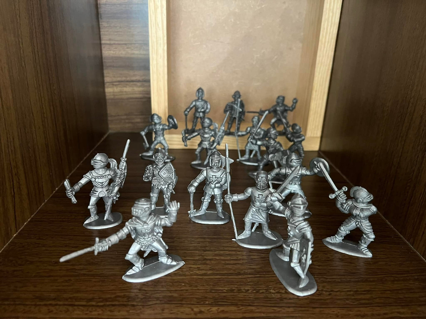 LEYLA & MANURBA RECAST 60 MM (1:30 SCALE)  FOOT KNIGHTS (16 FGURES)