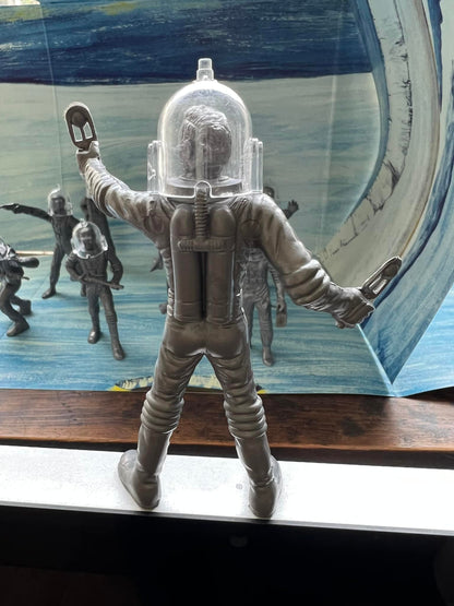 MARX TOYS RECAST 4 INCH SPACE MAN PLAYSET  12 FIGURES WITH HELMETS