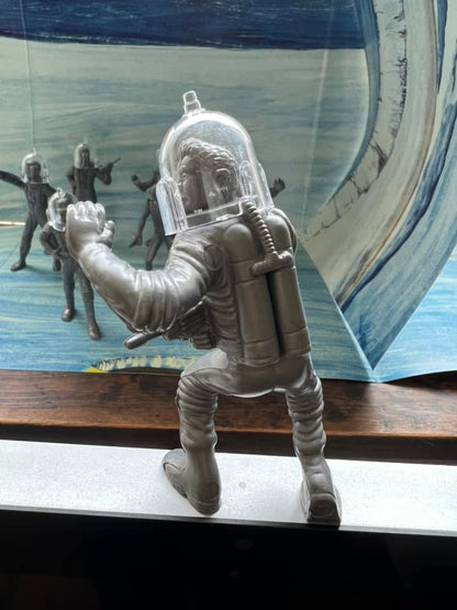 MARX TOYS RECAST 4 INCH SPACE MAN PLAYSET  12 FIGURES WITH HELMETS
