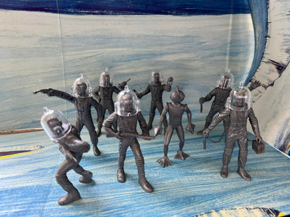 MARX TOYS RECAST 4 INCH SPACE MAN PLAYSET  12 FIGURES WITH HELMETS