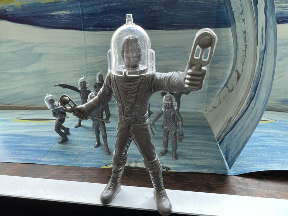 MARX TOYS RECAST 4 INCH SPACE MAN PLAYSET  12 FIGURES WITH HELMETS