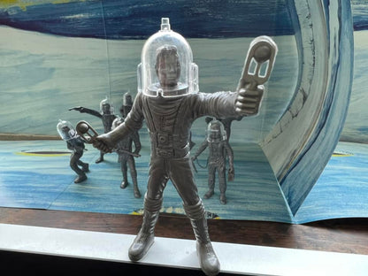 MARX TOYS RECAST 4 INCH SPACE MAN PLAYSET  12 FIGURES WITH HELMETS