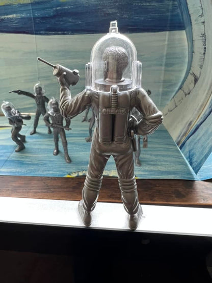 MARX TOYS RECAST 4 INCH SPACE MAN PLAYSET  12 FIGURES WITH HELMETS