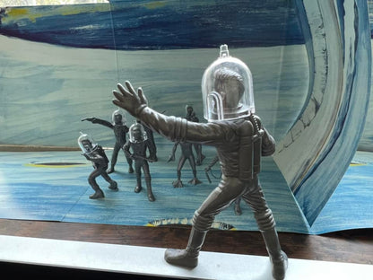 MARX TOYS RECAST 4 INCH SPACE MAN PLAYSET  12 FIGURES WITH HELMETS