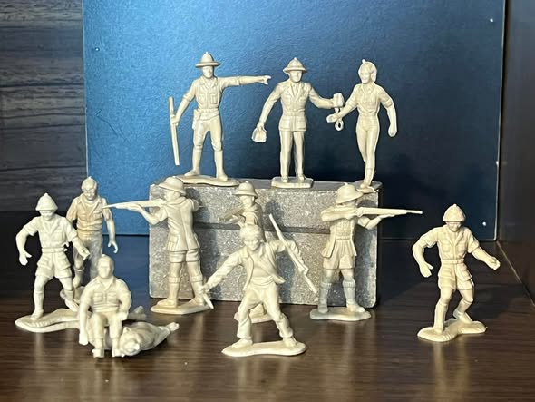 MARX TOYS RECAST 54 MM DAKTARI PLAYSET THE HUNTERS REISSUE-16 FIGURES- TAN