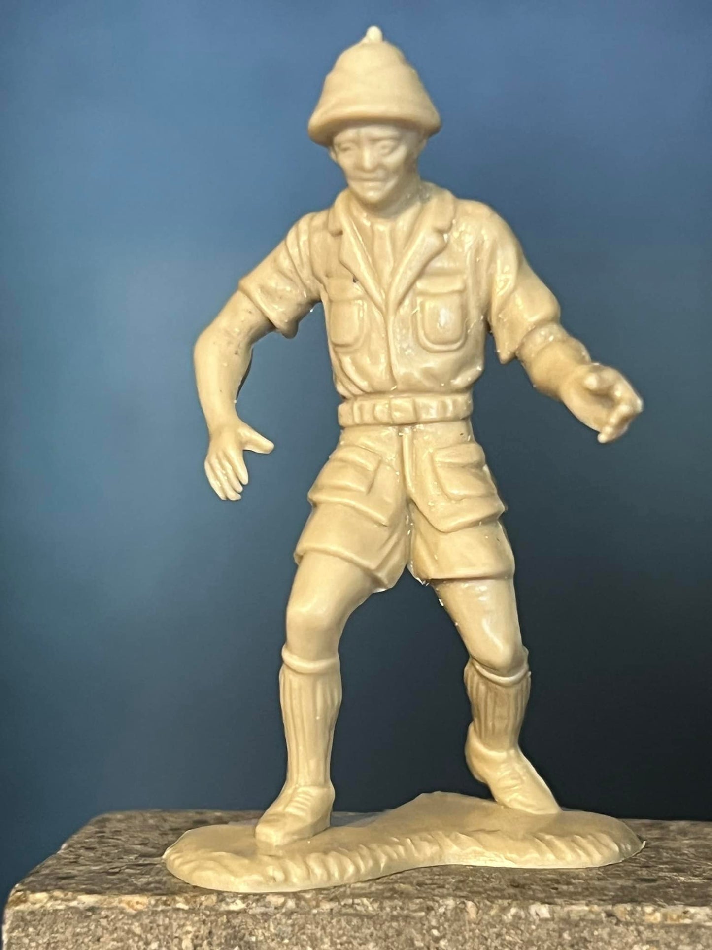 MARX TOYS RECAST 54 MM DAKTARI PLAYSET THE HUNTERS REISSUE-16 FIGURES- TAN