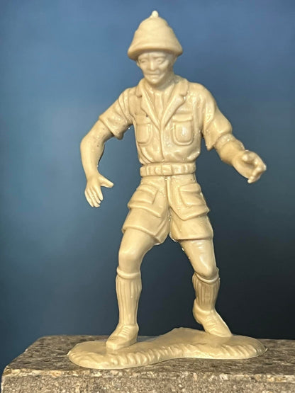 MARX TOYS RECAST 54 MM DAKTARI PLAYSET THE HUNTERS REISSUE-16 FIGURES- TAN