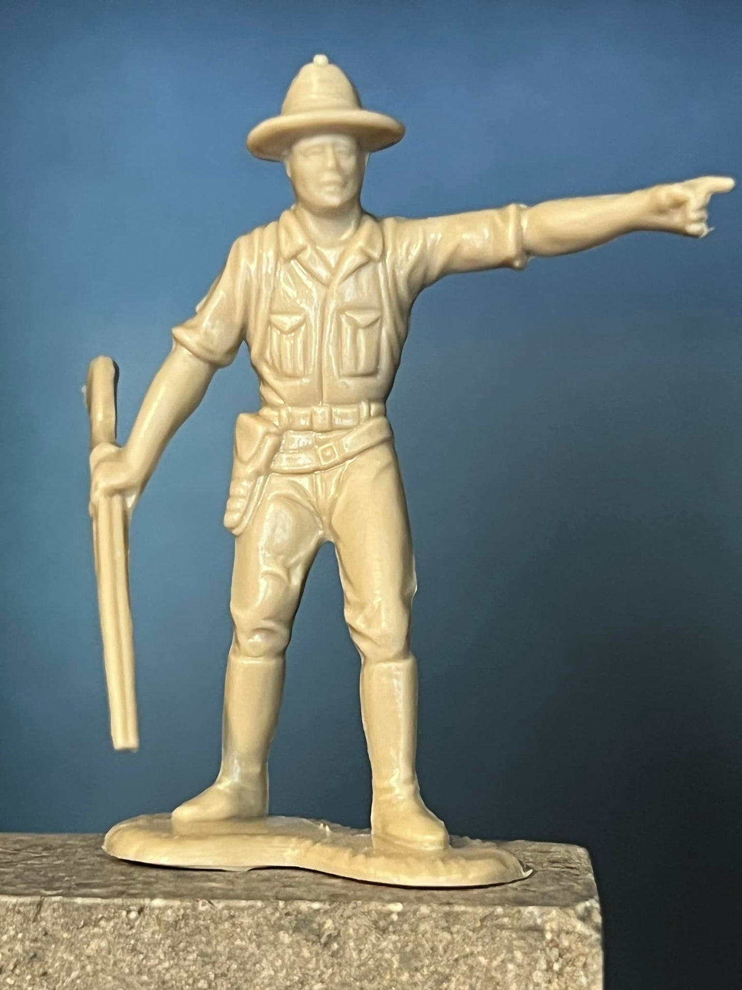 MARX TOYS RECAST 54 MM DAKTARI PLAYSET THE HUNTERS REISSUE-16 FIGURES- TAN