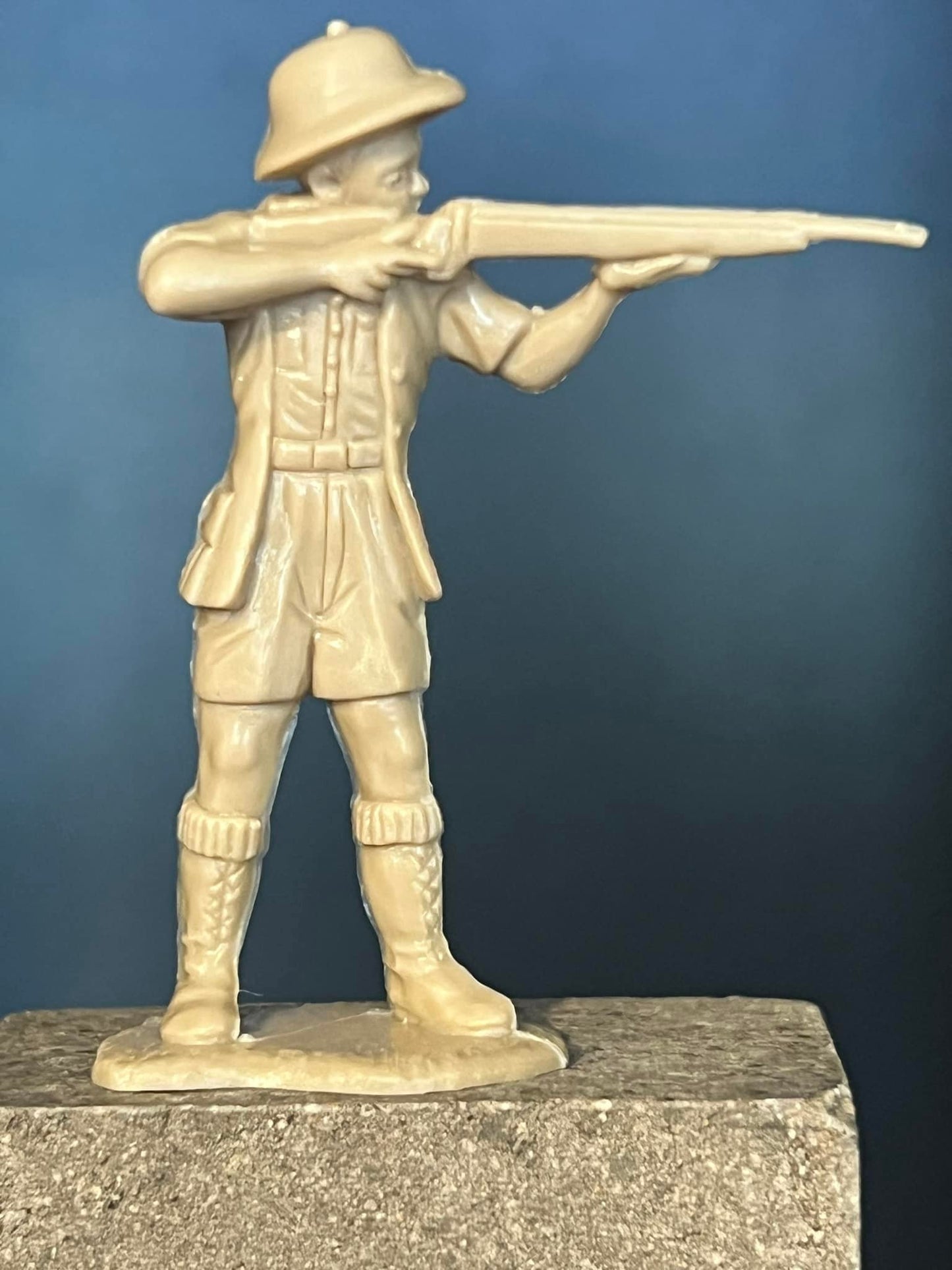 MARX TOYS RECAST 54 MM DAKTARI PLAYSET THE HUNTERS REISSUE-16 FIGURES- TAN