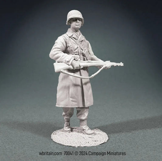 W. BRITAINS TOY SOLDIERS 70041 U.S. INFANTRY IN RAINCOAT WALKING, KIT 1:30