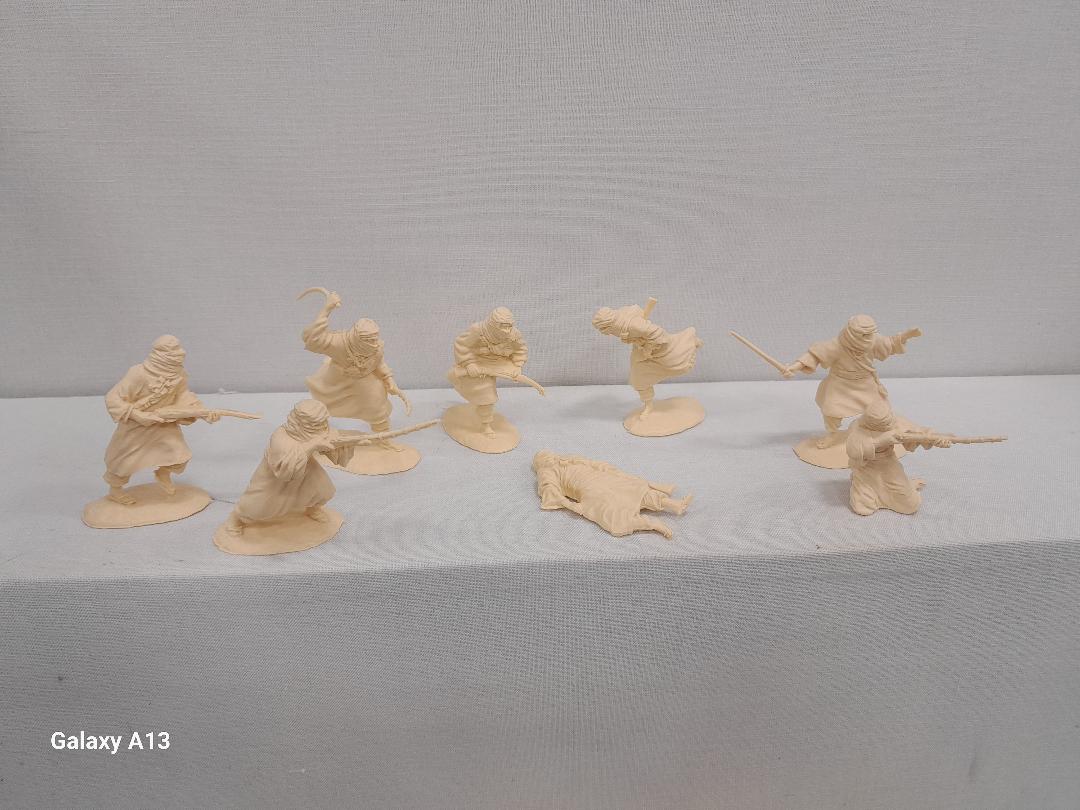 CONTE COLLECTIBLES ARABS TUAREGS  SET 1 (16 FIGURES, 8 POSES) CREAM