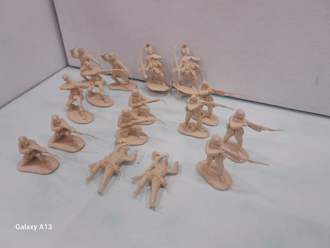 CONTE COLLECTIBLES BRITISH COLONIALS #2  (16 FIGURES, 8 POSES) TAN