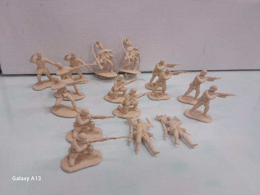 CONTE COLLECTIBLES BRITISH COLONIALS #2  (16 FIGURES, 8 POSES) TAN