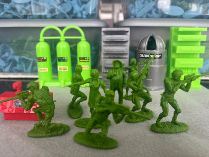 LOD Enterprises Plastic Figure Set LOD080 SPACE MARINES (ANOTHER PLANET 2) Green