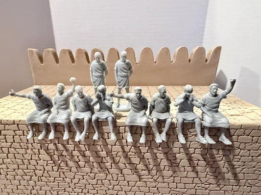 LOD Enterprises Plastic Figure Set LOD057 ROMAN COLOSSEUM SPECTATORS (GRAY)
