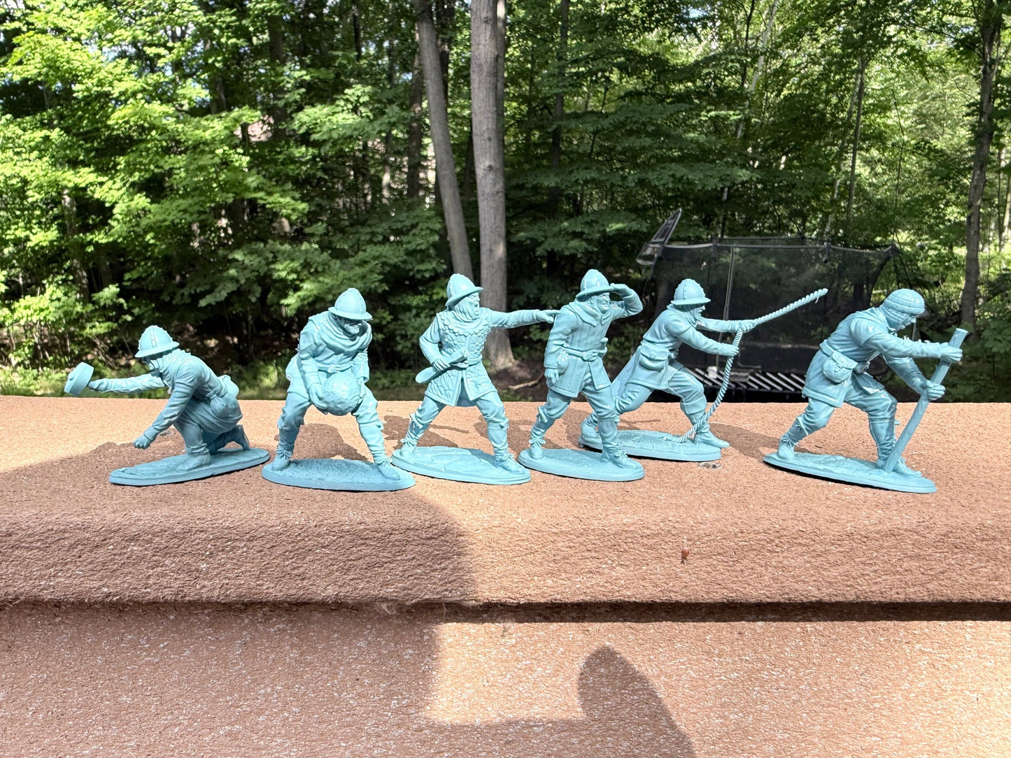 LOD Enterprises Plastic Figure Set LOD101 MEDIEVAL SIEGE CREW (7 FIGURES) Blue