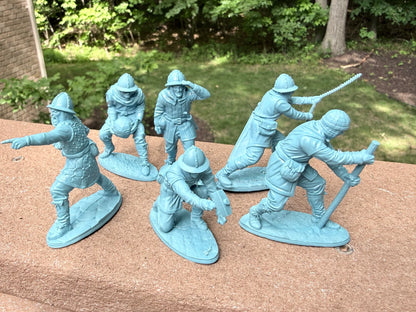 LOD Enterprises Plastic Figure Set LOD101 MEDIEVAL SIEGE CREW (7 FIGURES) Blue