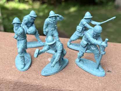 LOD Enterprises Plastic Figure Set LOD101 MEDIEVAL SIEGE CREW (7 FIGURES) Blue