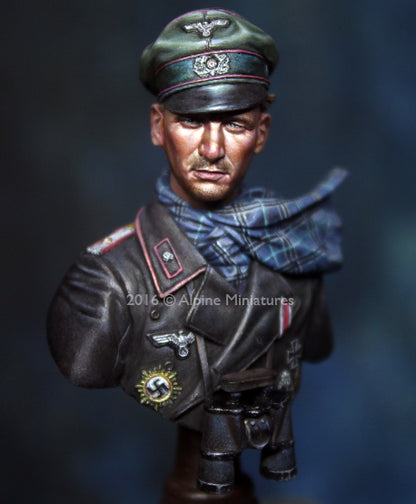 ALPINE MINIATURES 1:16 BUST B001 WWII GERMAN OFFICER PANZER DIVISION WINDHUND