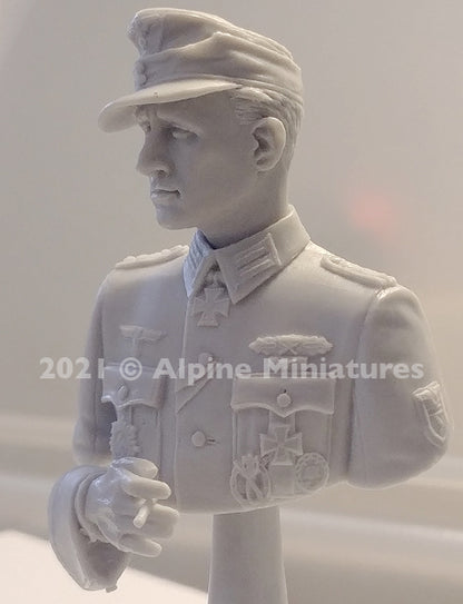 ALPINE MINIATURES 1:16 BUST B005 WWII GERMAN CAPTAIN "GROSSDEUTSCHLAND"