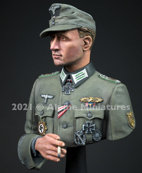 ALPINE MINIATURES 1:16 BUST B005 WWII GERMAN CAPTAIN "GROSSDEUTSCHLAND"