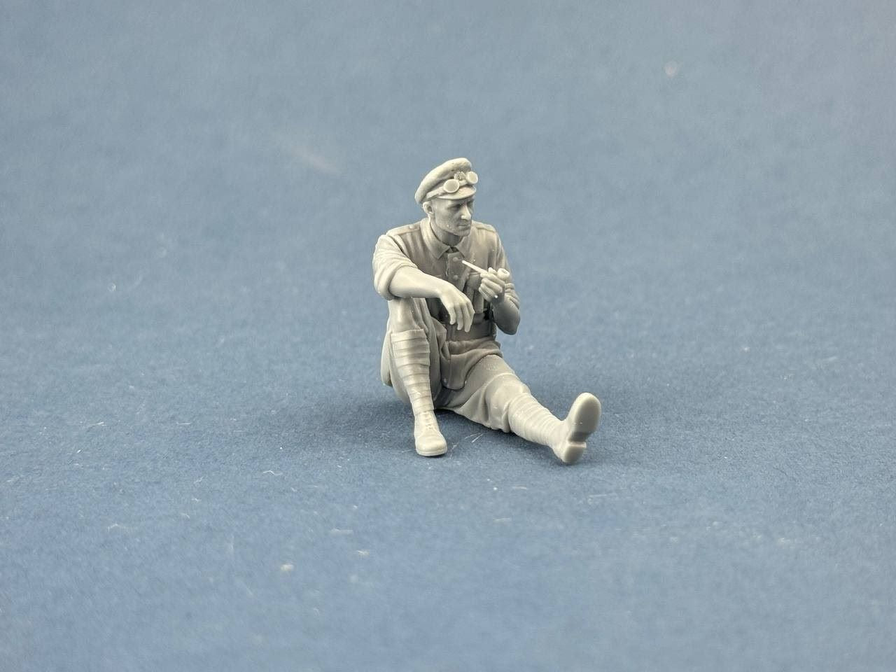 COPPER STATE MODELS CSM F35-064 1:35 WWI BRITISH DISPATCH RIDER SMOKING A PIPE