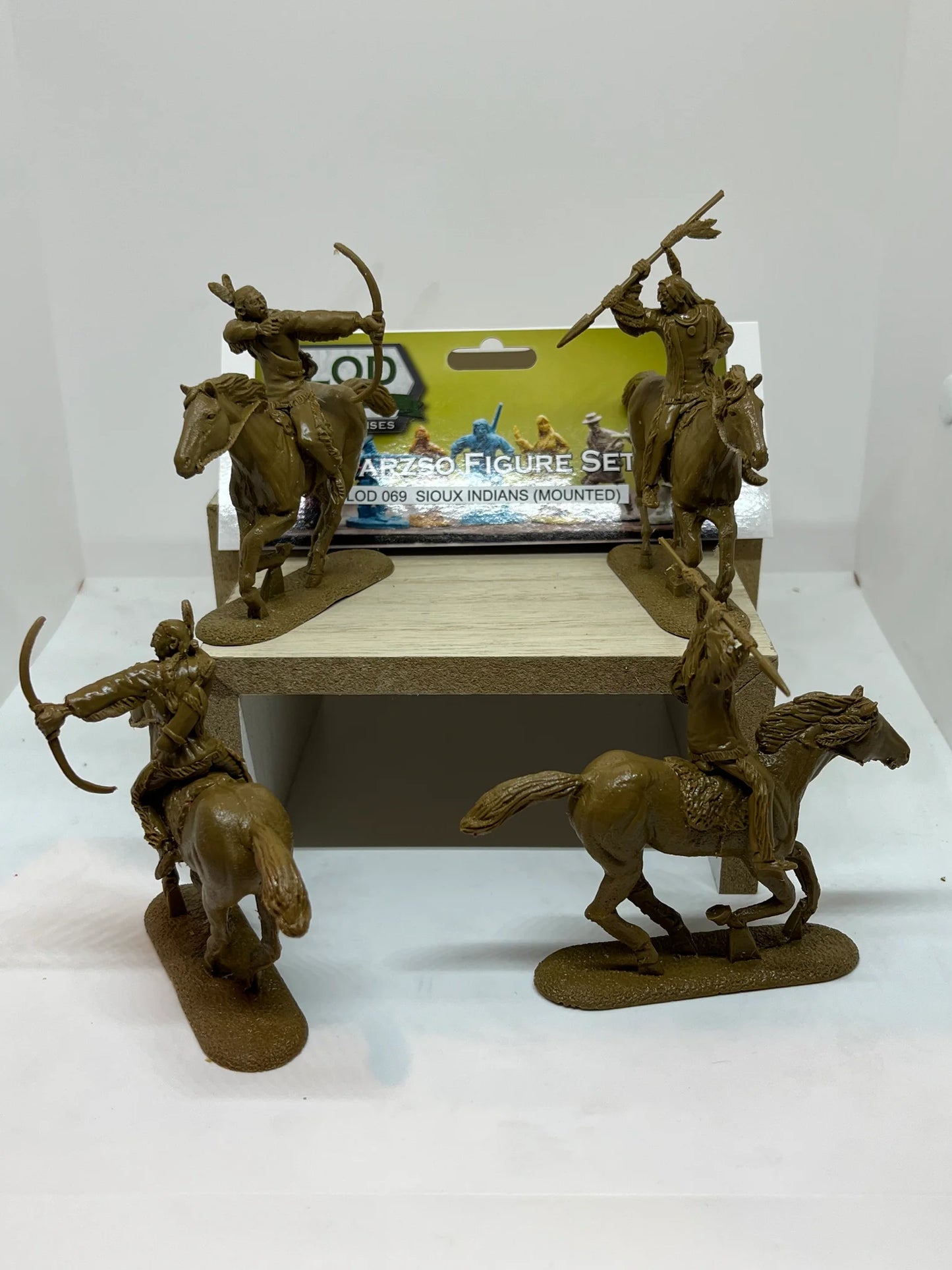 LOD Enterprises Barzso Plastic Figure Set LOD069 SIOUX INDIANS (MOUNTED)